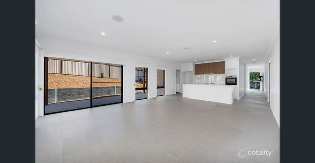4 Bedroom Home in Sought-After Benowa - Photo 1