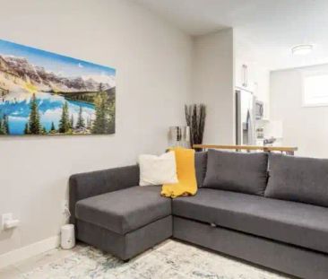Fully FURNISHED & Equipped suite perfect for student or contract wo... - Photo 1