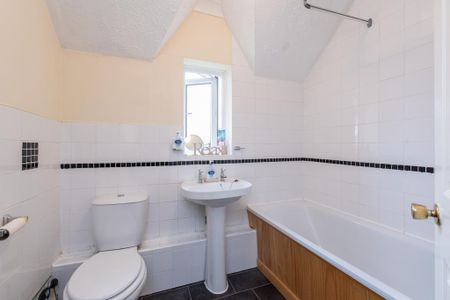 2 bedroom semi-detached house to rent - Photo 2