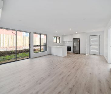 Modern 3 Bedroom Unit In Great Location - Photo 6