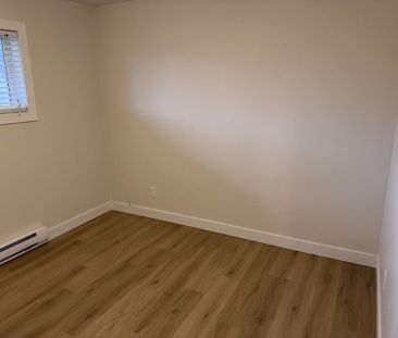 FREE RENT! West Kelowna Pet Friendly 2 bedroom Duplex with Storage - Photo 3