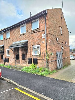 Studio Flat, Stanley Street, LU1 - Photo 1