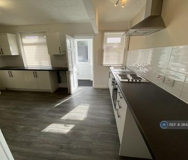 3 bedroom terraced house to rent - Photo 4