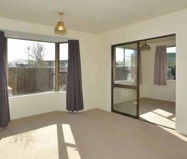 Sunny & Tidy Two-Bedroom Unit – St Albans - Photo 1