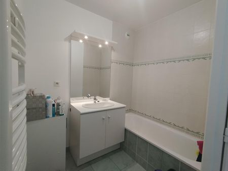 Location Appartement 2 pièces 45m² BOURG LES VALENCE 26500 - Photo 2