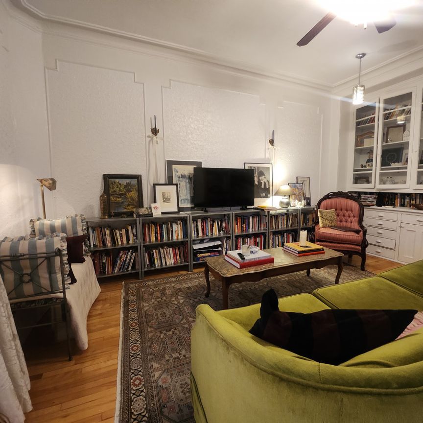Le plateau Mont-Royal : Superbe unité rénovée de 2 chambres à coucher avec espace bureau - Photo 1