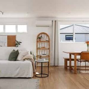 Location, location, location - Photo 2