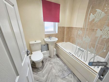 2 bedroom end of terrace house to rent - Photo 5