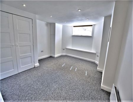1 Bedroom Apartment To Let - Photo 2