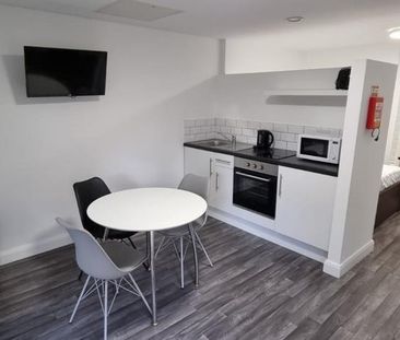 Studio to rent - Photo 2