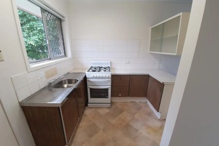Neat & Tidy Unit in Prime Location - Photo 4