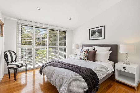 6 Month Lease ONLY - Expansive 2 Storey home with lock up garage close to Rozelle Parklands and Light rail - - Photo 2