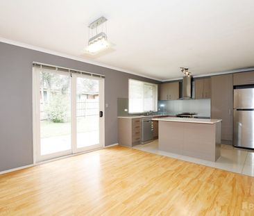 1 Marlesford Crescent, Berwick, Vic 3806 - Photo 3