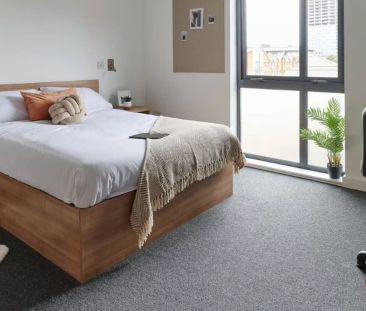 Accessible Gold Ensuite - Photo 3