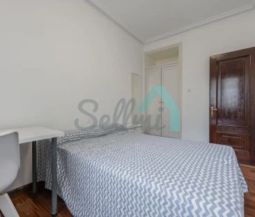 Oviedo - Photo 2