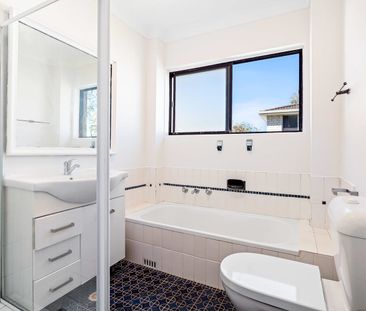 Centrally Located Townhouse - Photo 4
