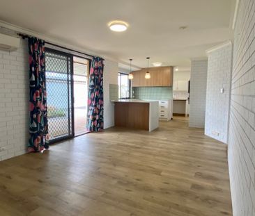 Charming and Charismatic! - Photo 1