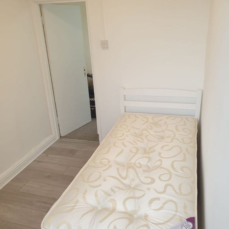 Room in a Shared House, Brigstocke Road, BS2 - Photo 1