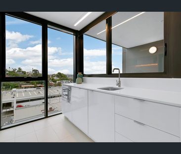 One bedroom apartment can't be missed! Unfurnished! - Photo 4