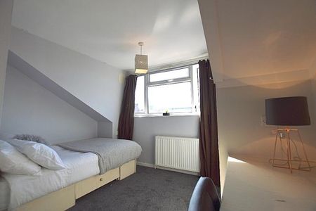 Granby Grove, - Photo 2