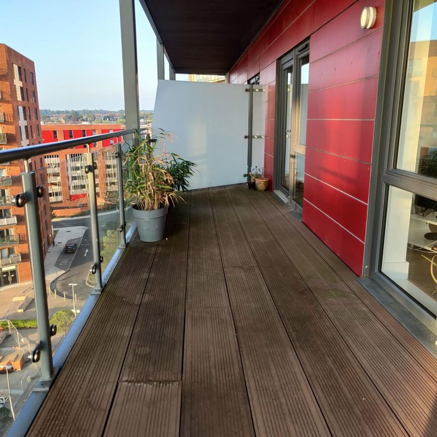 2 Bed Flat, Centenary Plaza, SO19 - Photo 1