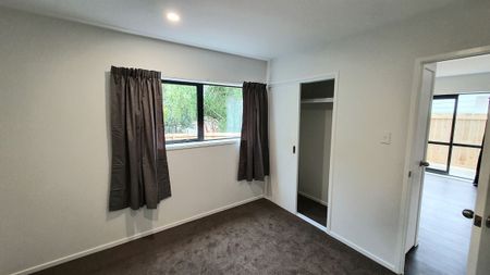 Modern 2BR – 5 min to Sturges Rd Train Station - Photo 2