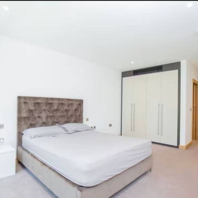 3 Bed Flat, Montgomery Court, W2 - Photo 1