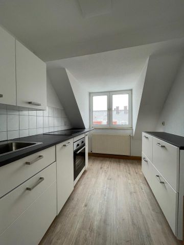 Schicke Dachgeschoßwohnung - 2 Etagen mit Einbauküche - Foto 3