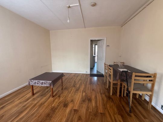 Livingstone Road, Southall - Photo 1