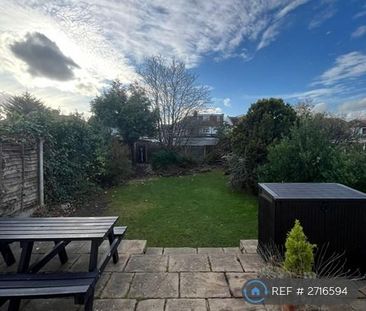 3 bedroom end of terrace house to rent - Photo 3