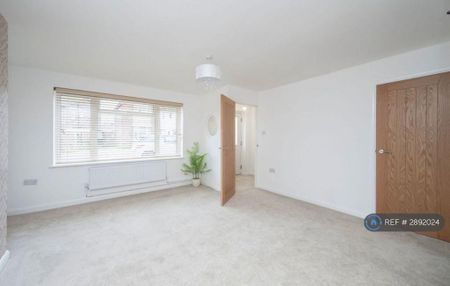 3 bedroom semi-detached house to rent - Photo 4