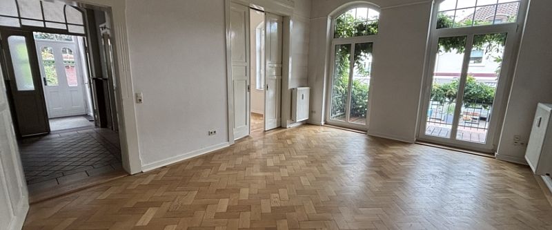 Stilvolle Altbauwohnung in attraktiver Stadtlage mit Wintergarten und zwei Balkonen - Foto 1