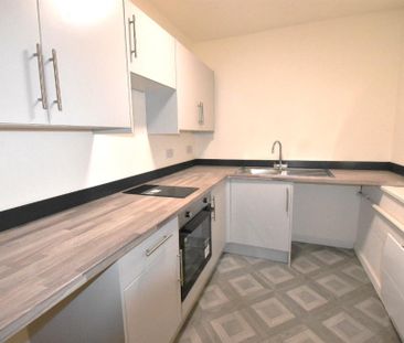 3 bedroom flat to rent - Photo 3