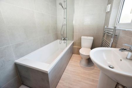 3 bedroom terraced house to rent - Photo 2