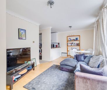 This lovely two double bedroom property, in the popular Maltings Pl... - Photo 2