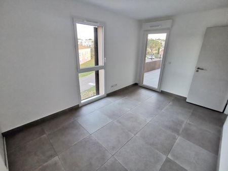 « VILLENEUVE LES AVIGNON - APPARTEMENT T3 69.96 M² AVEC TERRASSE ET PARKING » - Photo 3