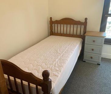 11 Institution Place, Belfast, BT12 4AE - Photo 5