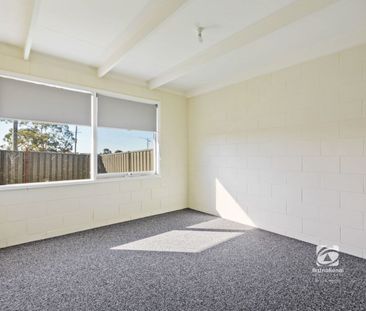 UPDATED & CONVENIENT! - Photo 2