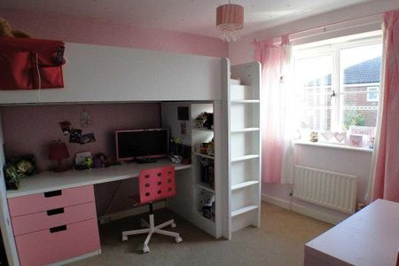 3 bedroom semi-detached house to rent - Photo 4