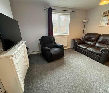 Bedroom Apartment With Parking Available Now!!, LN5 - Photo 2