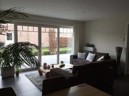 Gelijkvloers appartement met 3 slaapkamers en tuin met bijhorende garage - Photo 2