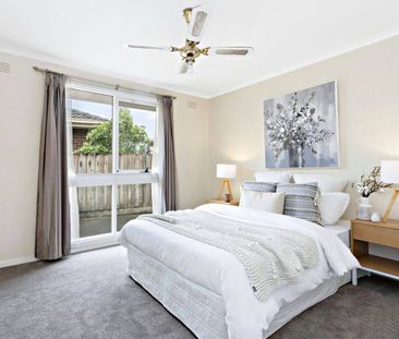 Charming 3-Bedroom Family Home in Prime Location - Photo 4