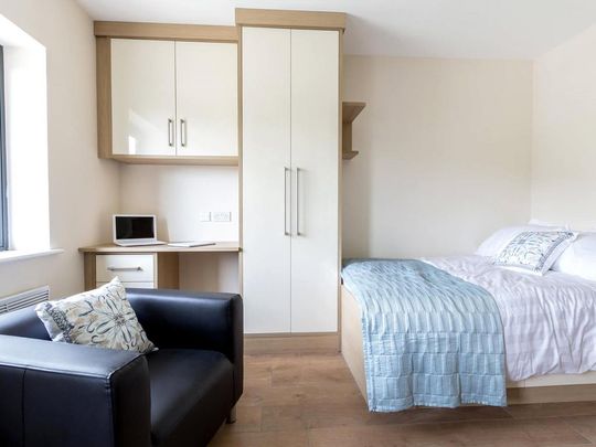 Studio to rent - Photo 1