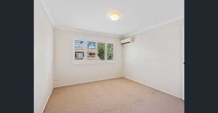 BIG COURTYARD ENERGY IN A BOUTIQUE COMPLEX - Photo 4