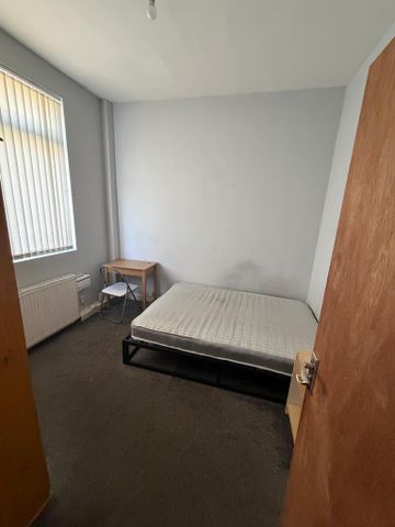 4 bedroom house of multiple occupation to rent - Photo 2