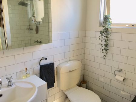 1/10 Violet Street, Essendon VIC 3040 - Photo 5