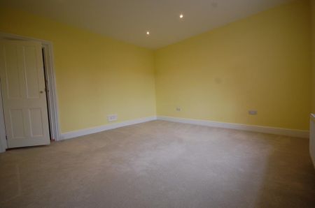 4 bedroom detached house to rent - Photo 5