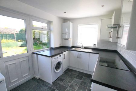 2 bedroom semi-detached house to rent - Photo 4