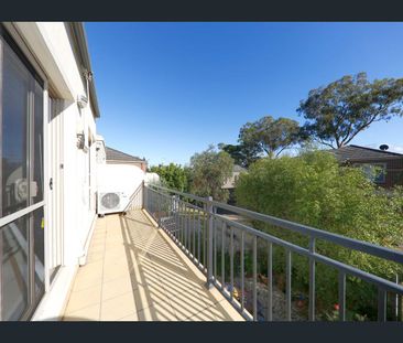 Peaceful Leafy Apartment in a Prime Doncaster East Location - Photo 5