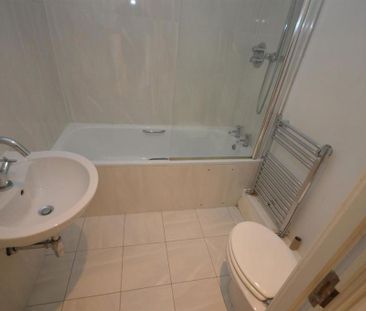 2 bedroom penthouse to rent - Photo 3